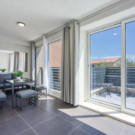 Galant With Pool And Sauna - Happy Maruzini