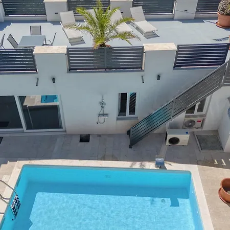 Galant With Pool And Sauna - Happy Daire