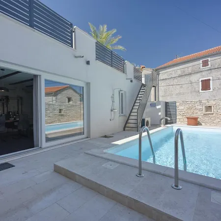 Galant With Pool And Sauna - Happy Daire Maruzini